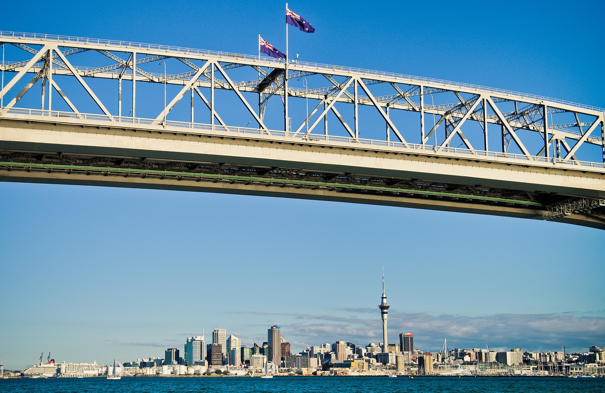 Flights from Canberra to Auckland